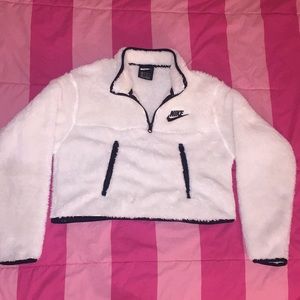 Nike Fuzzy Cropped Pullover